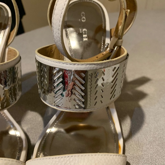 NWOB Coach White/Silver Leather Sandals sz 8.5 - Picture 2 of 5